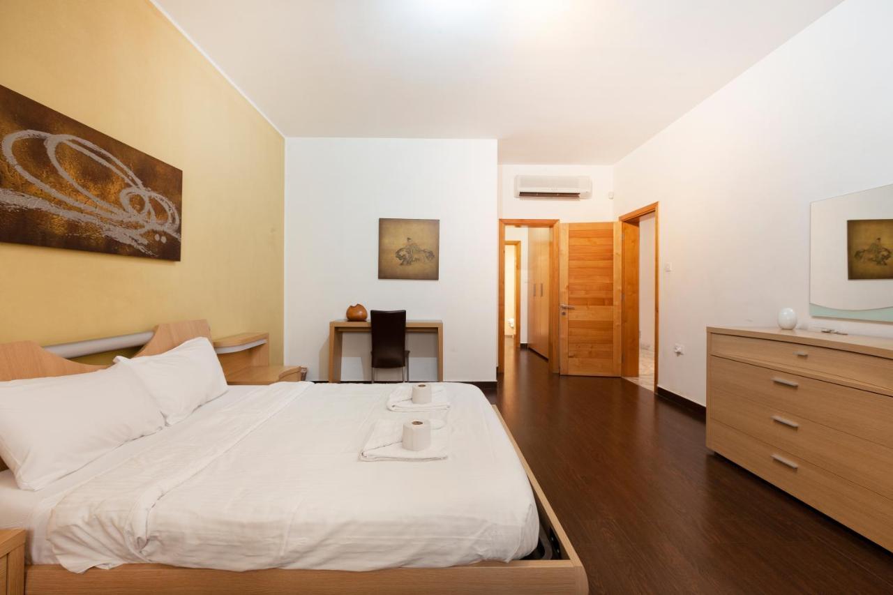 Spacious Seafront Apt With Living, Sofa, Wifi & Ac By 360 Estates Sliema Buitenkant foto